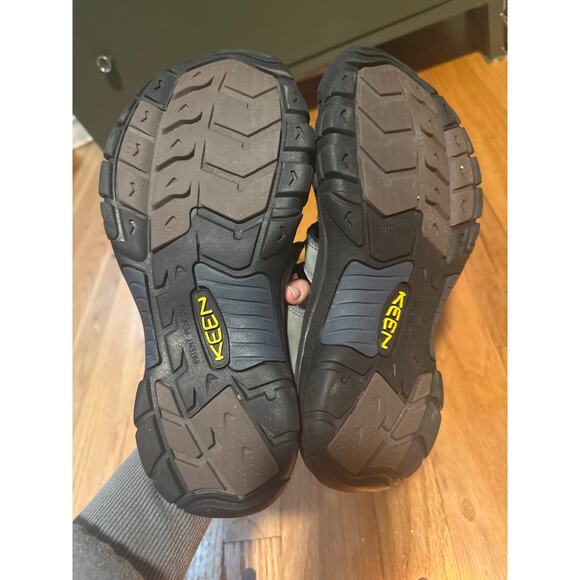 KEEN Newport H2 Closed Toe Sandals Men’s Sz 11 Gray Water Hiking Outdoor Shoes main image 4
